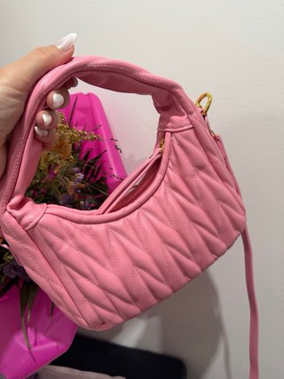 Bolso de mano rosa acolchado sin estrenar