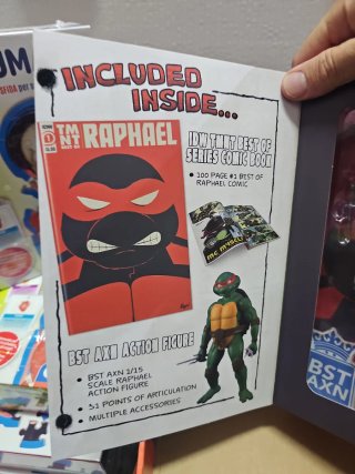 Raphael Comic Book + Action Figure IDW