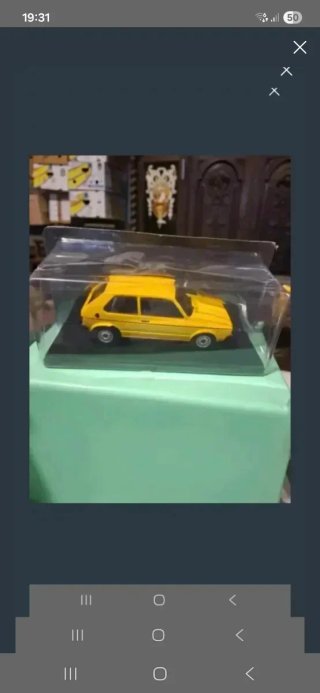Volkswagen Golf 1:24 Amarillo