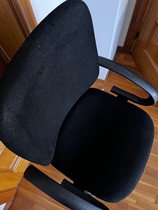 Silla de oficina ergonómica negra