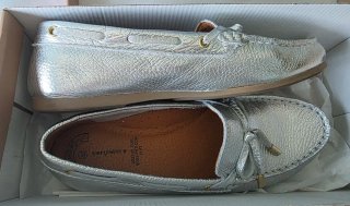 Zapatos planos plateados