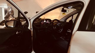 Peugeot 208 2015