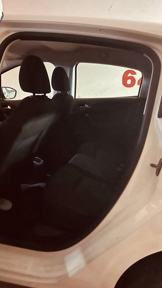 Peugeot 208 2015