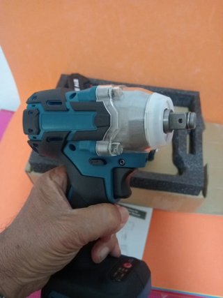 Llave de Impacto Inalámbrica 21V 520 Nm