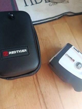 Telémetro Láser Bushnell Tour V4