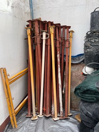 Lote puntales metálicos obra