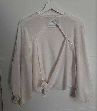 Blusa blanca manga larga abullonada