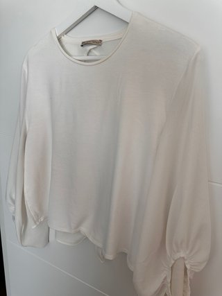 Blusa blanca manga larga abullonada