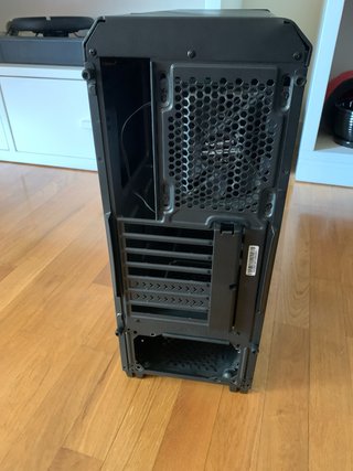 Caja Gaming Negra con Ventana