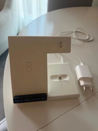 Caricatore wireless per iPhone e Apple Watch