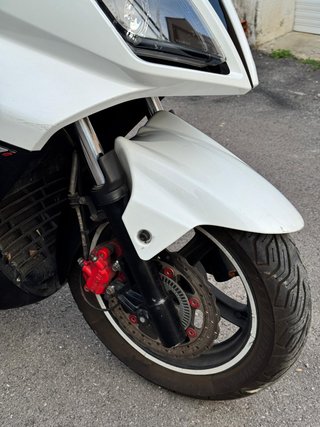 Kymco 300i Maxi Scooter