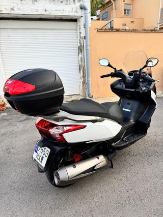 Kymco 300i Maxi Scooter