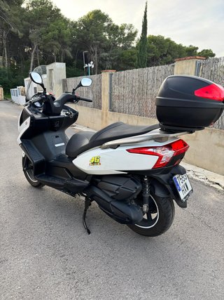 Kymco 300i Maxi Scooter