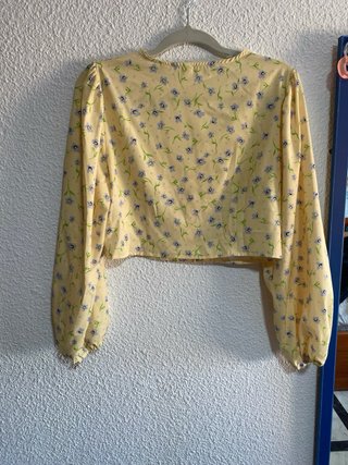 Blusa Crop Top Flores Amarilla Manga Larga