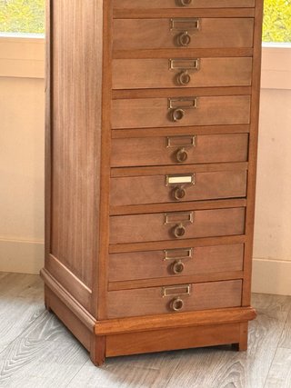 Antiguo archivador francés de madera