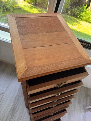 Antiguo archivador francés de madera