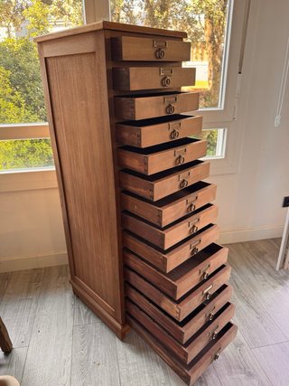 Antiguo archivador francés de madera