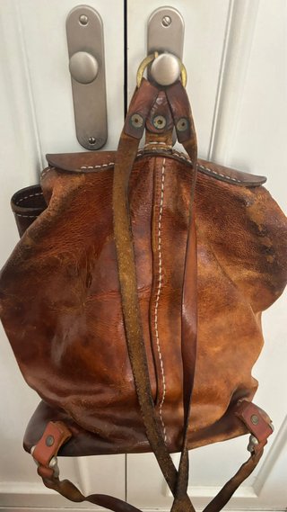 Mochila de piel marrón