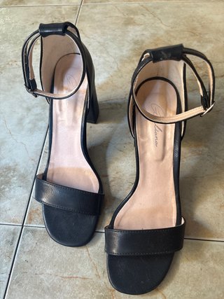 Zapatos tacón simil cuero negros
