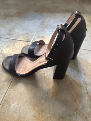 Zapatos tacón simil cuero negros