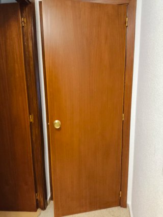 6Puertas Madera, 2 con cristal + 1Entrada Cerrojo