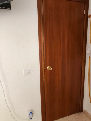 6Puertas Madera, 2 con cristal + 1Entrada Cerrojo
