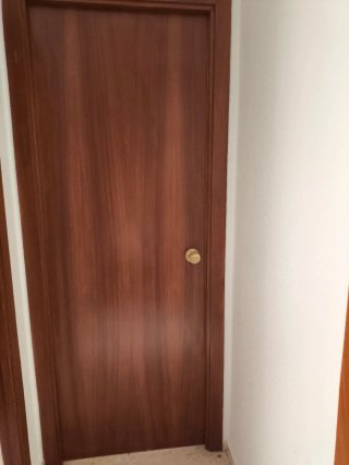 6Puertas Madera, 2 con cristal + 1Entrada Cerrojo