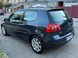 Volkswagen Golf 2006 1.9 TDI 105 - Pegatina B