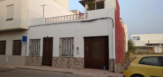 Arreglo fachadas y las pinto .Gama colores maquina