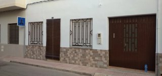 Arreglo fachadas y las pinto .Gama colores maquina