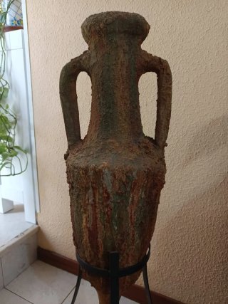 ANTIGUA ÁNFORA CON SOPORTE
