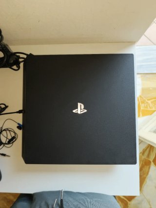 PlayStation 4 Pro 1TB + Camera + DualShock 4