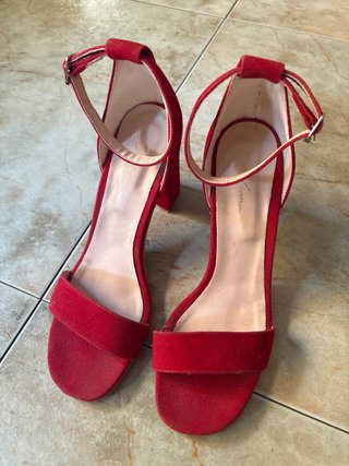 Zapatos tacón rojos simil terciopelo