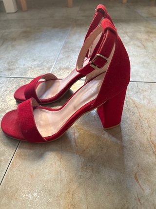Zapatos tacón rojos simil terciopelo