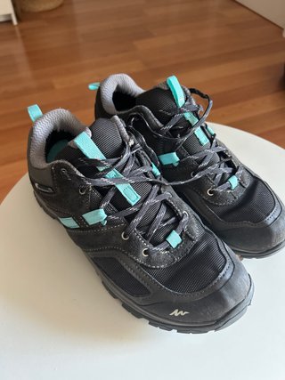 Zapatillas trekking negras y turquesa