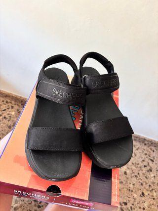 Sandalias Skechers Dlux Walker Negras