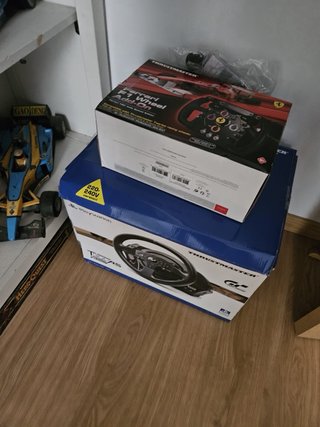 Volante Thrustmaster T300RS + Pedales T3PA