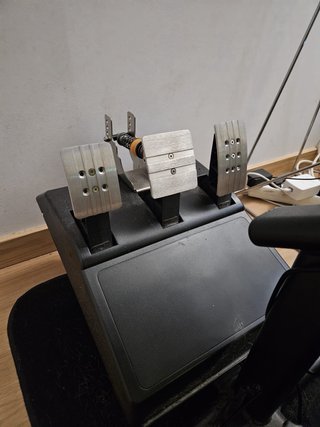 Volante Thrustmaster T300RS + Pedales T3PA