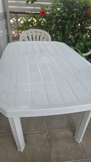 Mesa y 4 Sillas de Jardín Plástico Blanco