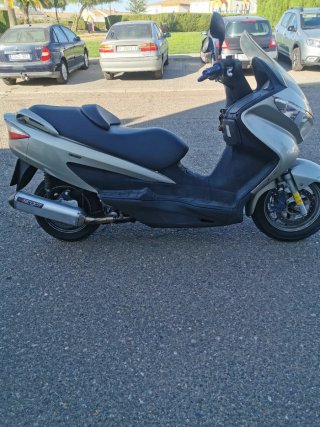 Suzuki Maxi Scooter Plata