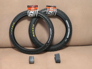 Juego Cubiertas Maxxis + Cámaras Trial Monty NUEVO