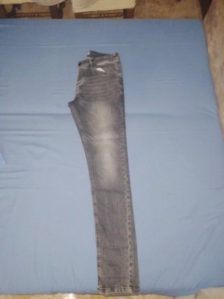 Pantalones pitillo grises