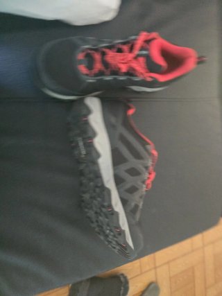 Zapatos Columbia Negros y Rojos