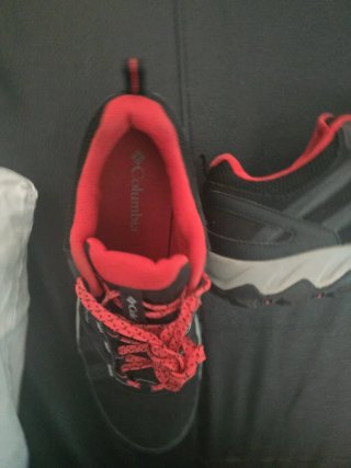 Zapatos Columbia Negros y Rojos