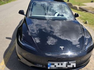 TESLA model 3