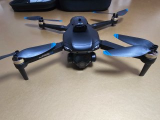 Dron con cámara, negro y azul