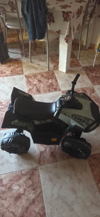 Quad FEBER Eléctrico para niños