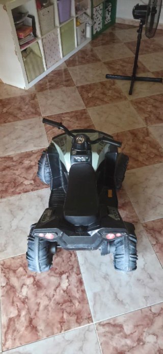 Quad FEBER Eléctrico para niños