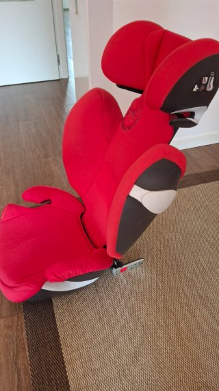 Silla de coche infantil Cybex roja