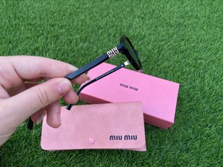 Gafas de sol Miu Miu negras
